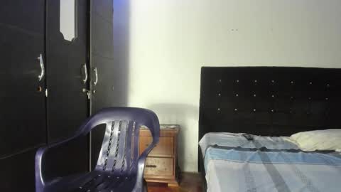 ryan_xc1 online show from 09-30-25, 02:27