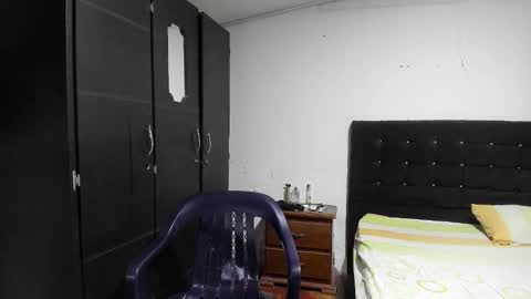 ryan_xc1 online show from 10-12-25, 04:11