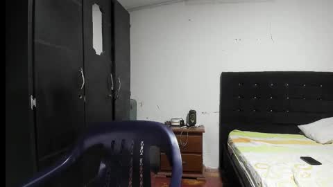 ryan_xc1 online show from 11-12-25, 02:34