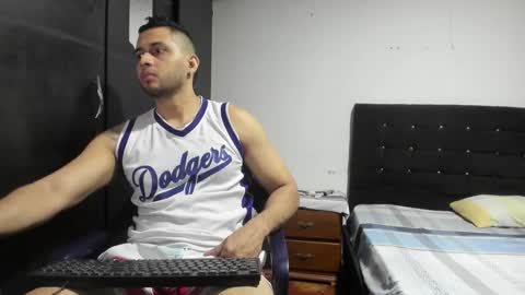 ryan_xc1 online show from 01-06-26, 02:15