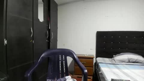 ryan_xc1 online show from 02-01-26, 02:32