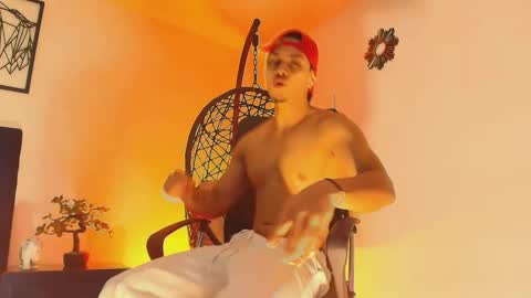 Snapshot of ryangreys01 chatting on 10-01-25, 03:45 Ryan online show from 10-01-25, 03:45