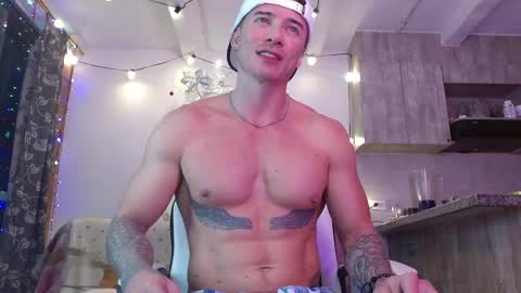 Snapshot of ryann_blue_ chatting on 12-22-24, 12:39 Ryan Blue ig ryannblue online show from 12-22-24, 12:39