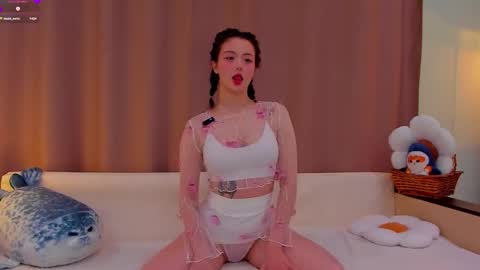 Snapshot of ryjin_onni chatting on 01-08-26, 02:36 Jenny online show from 01-08-26, 02:36