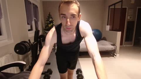 Snapshot of ryukukamifr chatting on 12-02-24, 06:21 Ryuk FR online show from 12-02-24, 06:21