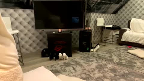 Laura online show from 03-11-25, 07:58