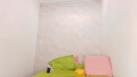 Snapshot of s_sofia_ chatting on 01-27-25, 07:24 s_sofia_ online show from 01-27-25, 07:24