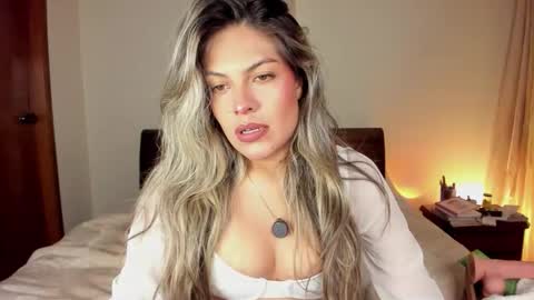 Snapshot of s_u_n_r_i_s_e_e chatting on 03-02-26, 04:36 Leslie Beltrn online show from 03-02-26, 04:36