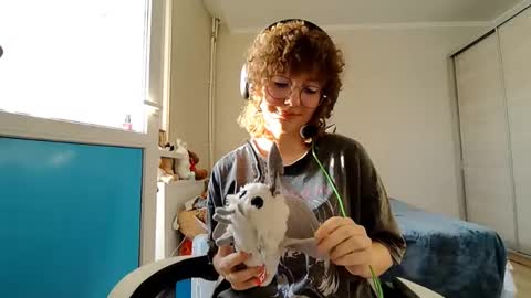 Snapshot of sabraswiderski chatting on 03-14-26, 01:05 Nellie online show from 03-14-26, 01:05