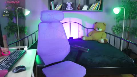 Snapshot of sabrina_bloom_ chatting on 09-26-25, 01:15 sabri online show from 09-26-25, 01:15