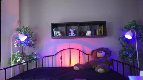 Snapshot of sabrina_bloom_ chatting on 11-04-25, 02:05 sabri online show from 11-04-25, 02:05