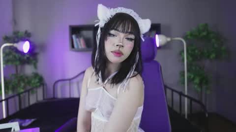 Snapshot of sabrina_bloom_ chatting on 11-20-25, 02:06 sabri online show from 11-20-25, 02:06