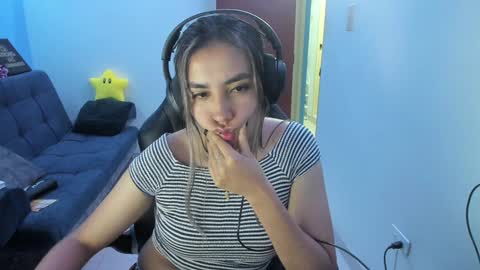 Snapshot of sabrina_chester_02 chatting on 12-06-24, 03:52 Angie online show from 12-06-24, 03:52