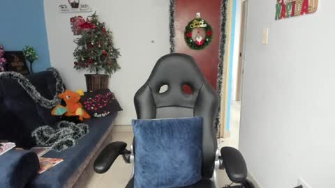 Snapshot of sabrina_chester_02 chatting on 12-24-24, 08:27 Angie online show from 12-24-24, 08:27