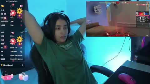 Snapshot of sabrina_chester_02 chatting on 10-29-25, 01:52 Angie online show from 10-29-25, 01:52