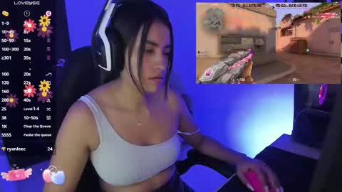 Snapshot of sabrina_chester_02 chatting on 11-20-25, 06:07 Angie online show from 11-20-25, 06:07