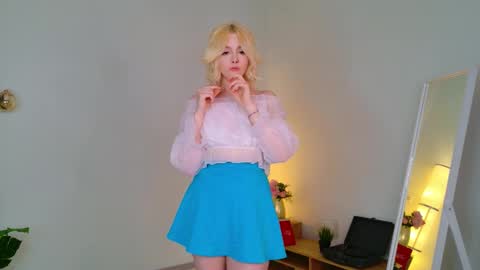 Snapshot of sabrina_roose chatting on 03-12-26, 01:39 Sabrina online show from 03-12-26, 01:39