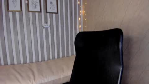 Snapshot of sabrinahims_ chatting on 02-12-25, 02:24 mariana online show from 02-12-25, 02:24