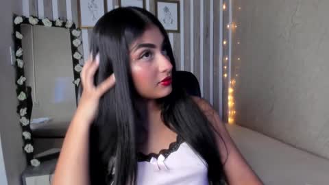 Snapshot of sabrinahims_ chatting on 03-08-25, 09:08 mariana online show from 03-08-25, 09:08