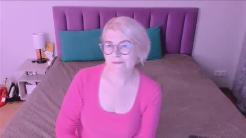 Sabrina MacMarren online show from 09-27-25, 03:50