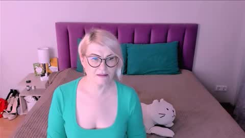 Sabrina MacMarren online show from 11-09-25, 12:58