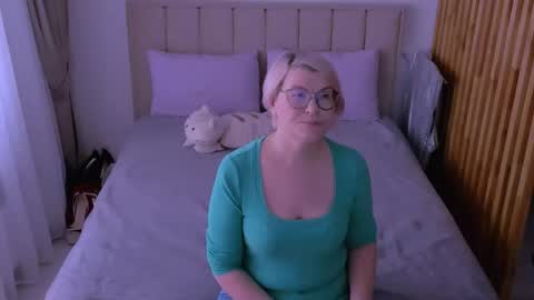 Sabrina MacMarren online show from 03-23-26, 08:07