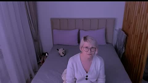 Sabrina MacMarren online show from 03-29-26, 08:20