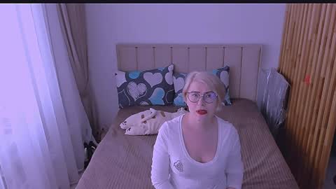 Sabrina MacMarren online show from 04-05-26, 11:18