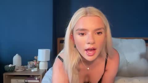 Snapshot of sabrinamasson chatting on 09-18-25, 02:52 sabrina online show from 09-18-25, 02:52