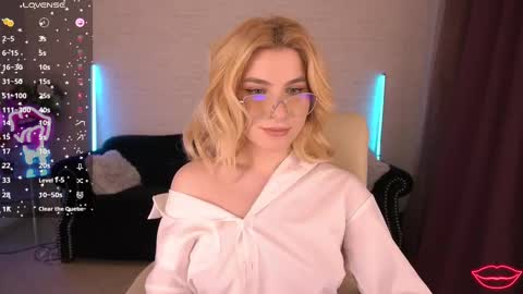 Snapshot of sabrinamuse chatting on 02-26-25, 11:15 Sabrina online show from 02-26-25, 11:15