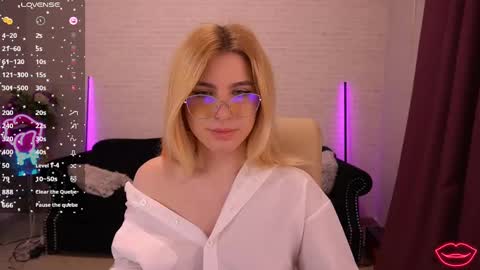 Snapshot of sabrinamuse chatting on 03-11-25, 05:05 Sabrina online show from 03-11-25, 05:05