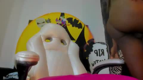 Snapshot of sabrinaxxx11 chatting on 10-22-25, 11:15 sabrinaxxx11 online show from 10-22-25, 11:15