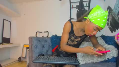 Snapshot of sabrinaxxx11 chatting on 11-30-25, 11:36 sabrinaxxx11 online show from 11-30-25, 11:36