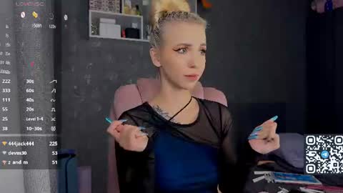 Snapshot of sabrinkaa chatting on 06-18-26, 07:18 Sabi Ryder new acc online show from 06-18-26, 07:18