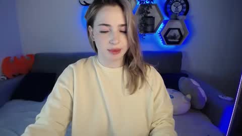 Snapshot of sabrinviolet chatting on 12-15-24, 12:38 Sabrina Violet online show from 12-15-24, 12:38