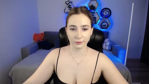 Snapshot of sabrinviolet chatting on 01-21-25, 09:03 Sabrina Violet online show from 01-21-25, 09:03