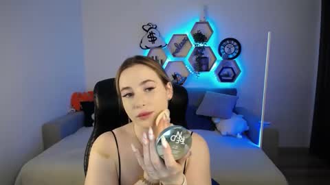 Snapshot of sabrinviolet chatting on 02-05-25, 09:04 Sabrina Violet online show from 02-05-25, 09:04