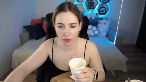 Snapshot of sabrinviolet chatting on 02-15-25, 09:05 Sabrina Violet online show from 02-15-25, 09:05