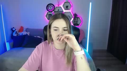 Snapshot of sabrinviolet chatting on 09-24-25, 08:06 Sabrina Violet online show from 09-24-25, 08:06