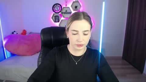 Snapshot of sabrinviolet chatting on 10-05-25, 08:12 Sabrina Violet online show from 10-05-25, 08:12