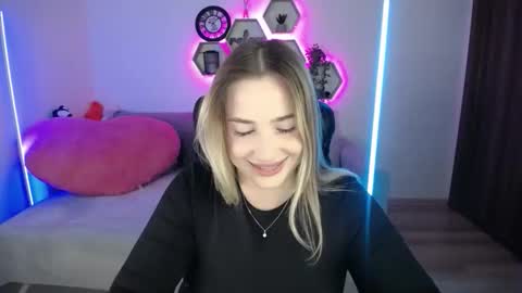 Snapshot of sabrinviolet chatting on 10-06-25, 08:12 Sabrina Violet online show from 10-06-25, 08:12