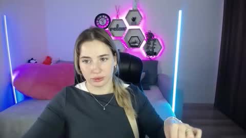 Snapshot of sabrinviolet chatting on 10-07-25, 08:11 Sabrina Violet online show from 10-07-25, 08:11