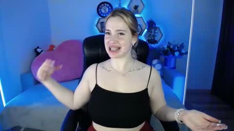 Snapshot of sabrinviolet chatting on 11-28-25, 09:12 Sabrina Violet online show from 11-28-25, 09:12