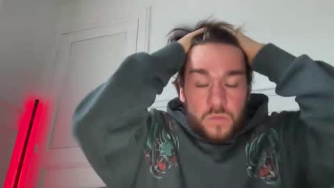 Snapshot of sacha555paris chatting on 02-15-26, 04:25 Sachaa online show from 02-15-26, 04:25