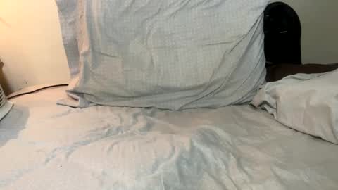 Snapshot of sackskincreamer chatting on 02-14-25, 07:49 R online show from 02-14-25, 07:49