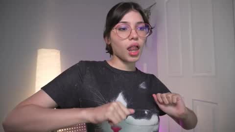 Snapshot of sadelune chatting on 01-15-26, 04:28 An online show from 01-15-26, 04:28