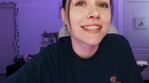 Sadie Renee  online show from 11-18-25, 12:05