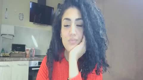 Snapshot of safari_xx chatting on 10-30-25, 08:31 Queen online show from 10-30-25, 08:31