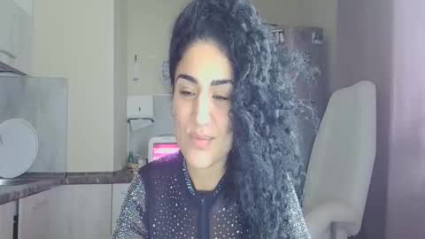 Snapshot of safari_xx chatting on 11-16-25, 12:22 Queen online show from 11-16-25, 12:22