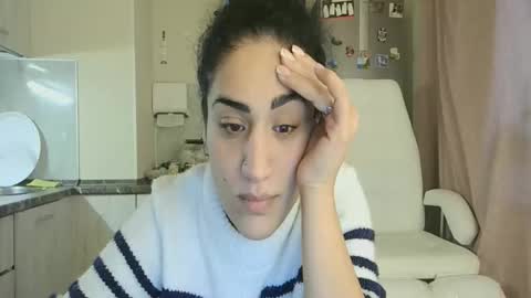 Snapshot of safari_xx chatting on 11-30-25, 11:25 Queen online show from 11-30-25, 11:25